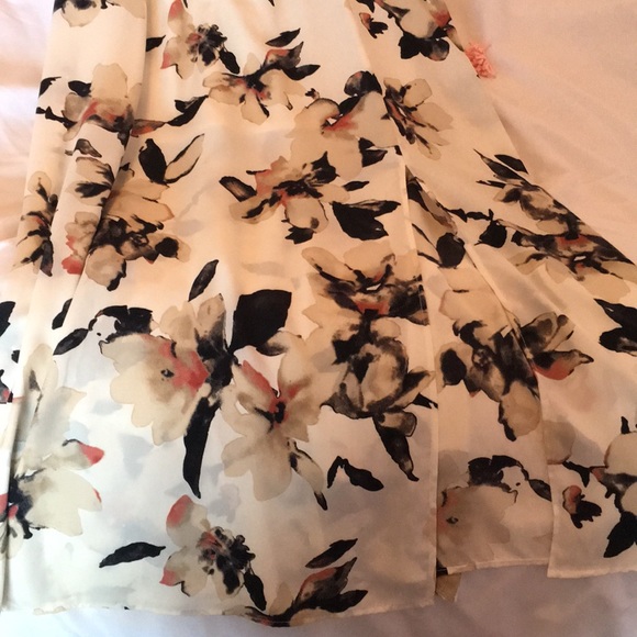 Off shoulder ivory floral maxi - Picture 4 of 5